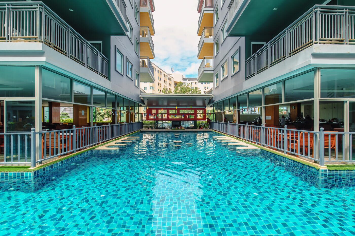 Pool Bar