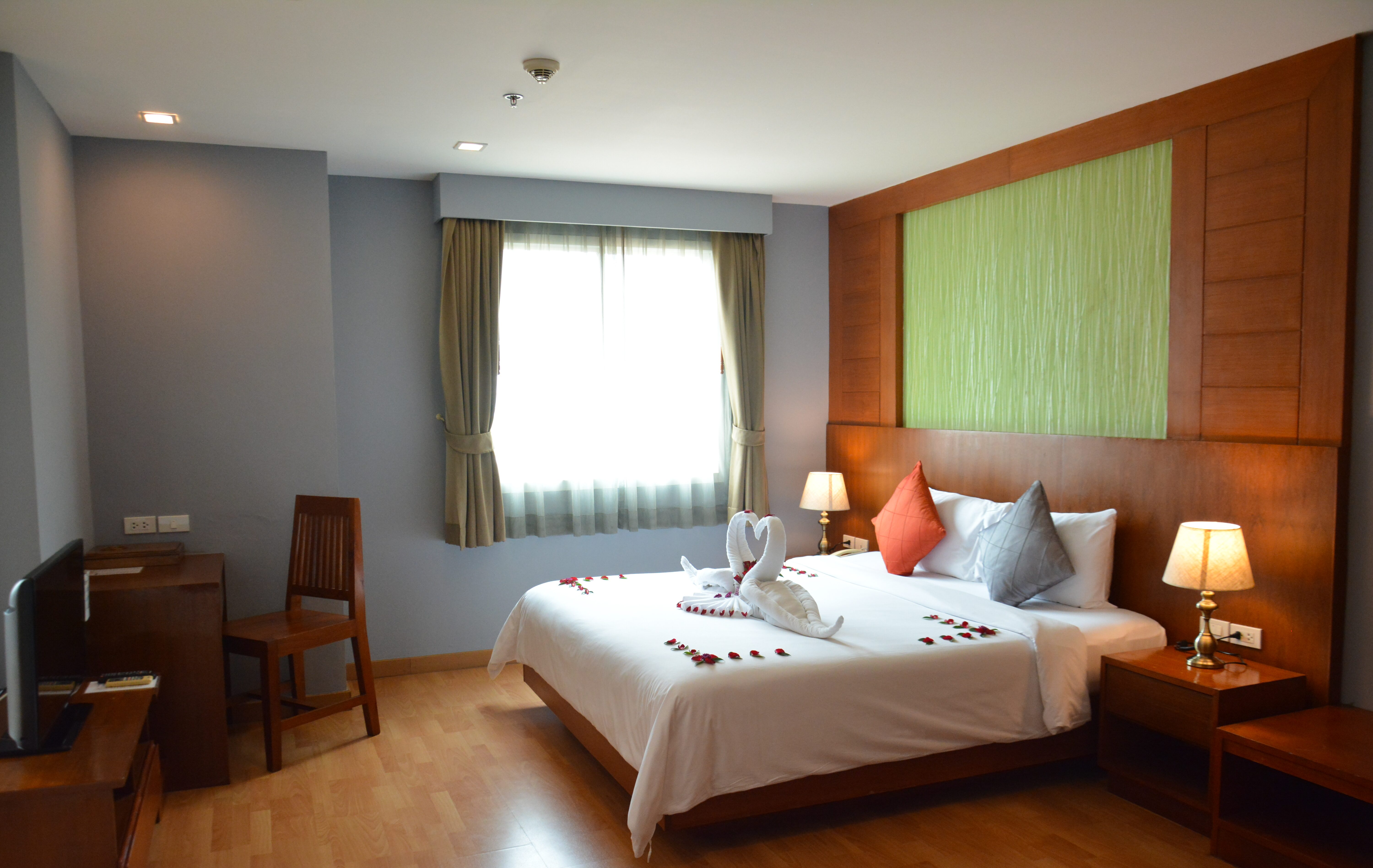 豪华套房（特大床或双床） — Elite Suites Patong